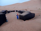 2017 Cap Sud 12 (2652 visits) Merzuga, reconstitution touristique d'un camp berbère auquel nous avons accédé... 2017 Cap Sud 12