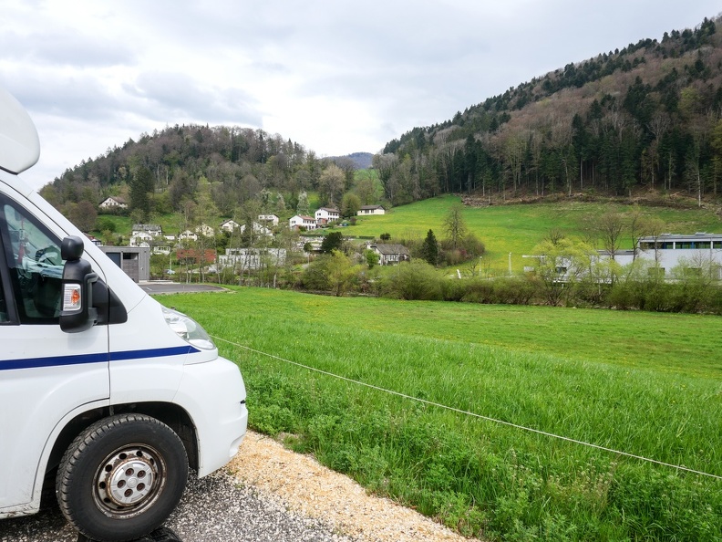 Sainte-Ursanne, Jura, parking un peu en dehors du village 012-SteUrsanne.jpg