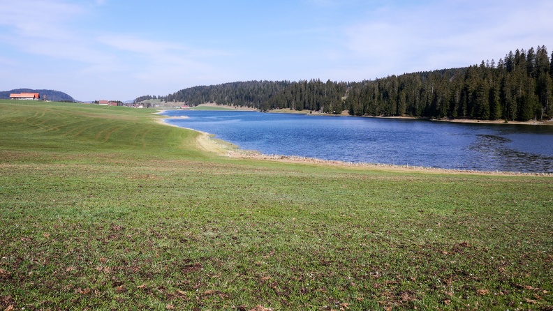 Lac des Taillères près de la Brévine, canton de Neuchâtel le long de la frontière avec le département français du Jura APictureADay2021-057-4.jpg