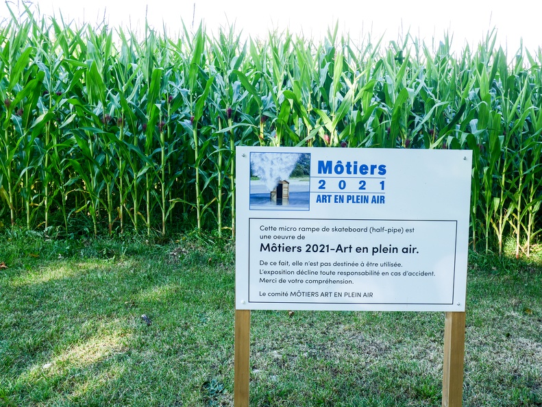 Visite de cette exposition à Môtiers dans le Val de Travers, Neuchâtel, Suisse (à voir dans l'album dédié Art en Plein Air ) Bivouacs2021-064-2.jpg