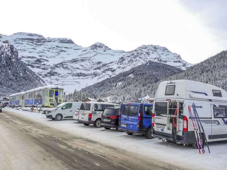 Le samedi 20 janvier, nous avons des billets pour un concert à l'église de Vers-l'Eglise près des Diablerets à 18h15; nous montons déjà en début d'après-midi et nous arrêtons aux Mosses pour déguster la belle neige et le beau temps... Bivouacs2024aJanvier20-2.jpg