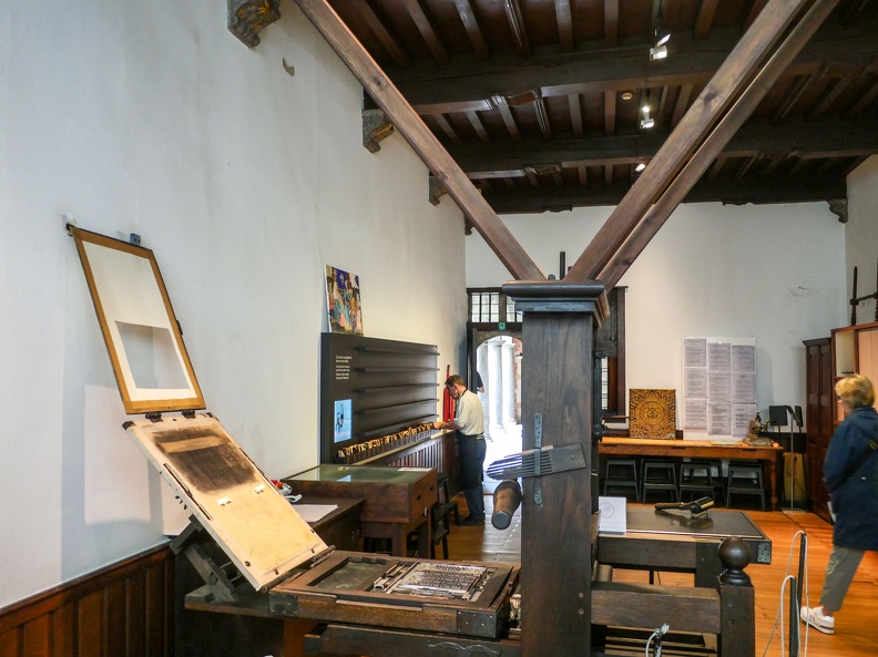 Presse pour petits formats (le musée concerne deux des plus anciennes presses du monde) Anvers-Imprimerie-112.jpg